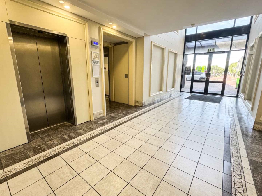 To Let Commercial Property for Rent in Mowbray Western Cape